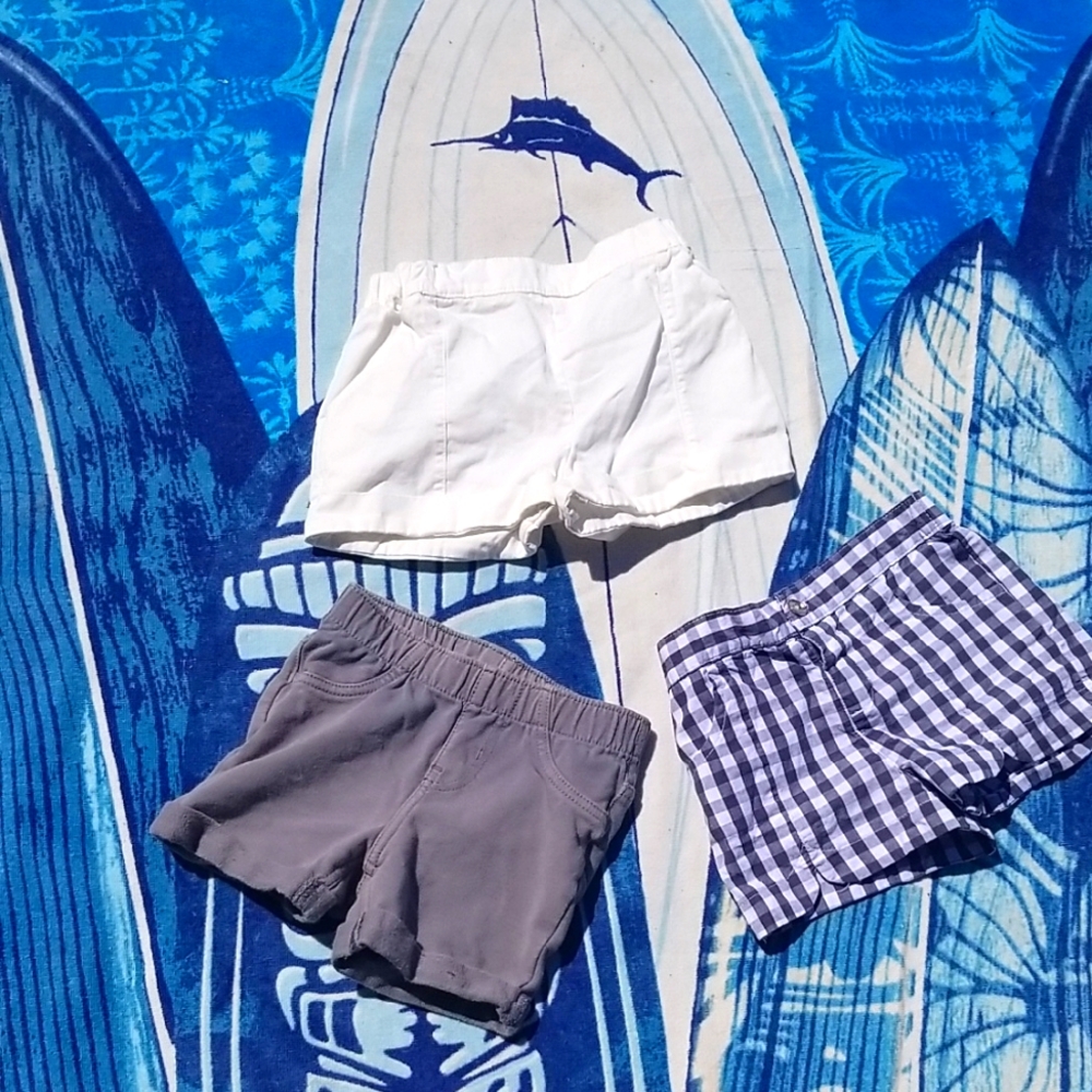 ❣5 for $25 Sale❣ Bundle Of White, Gray And Navy Blue Checked Shorts